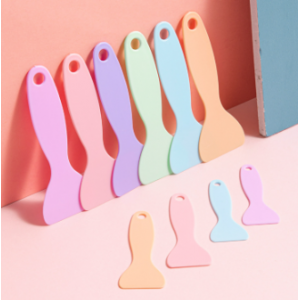 Plastic scraper