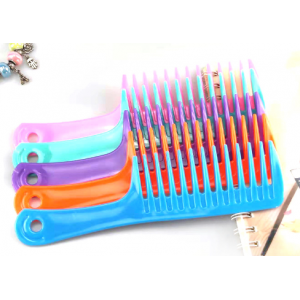 Plastic comb